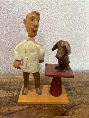 ROMER  Italy Figurine Statue Hand Carved  VETERINARIAN & DOG
